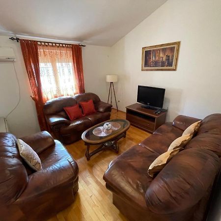 Aquarium Apartment Kotor Bagian luar foto