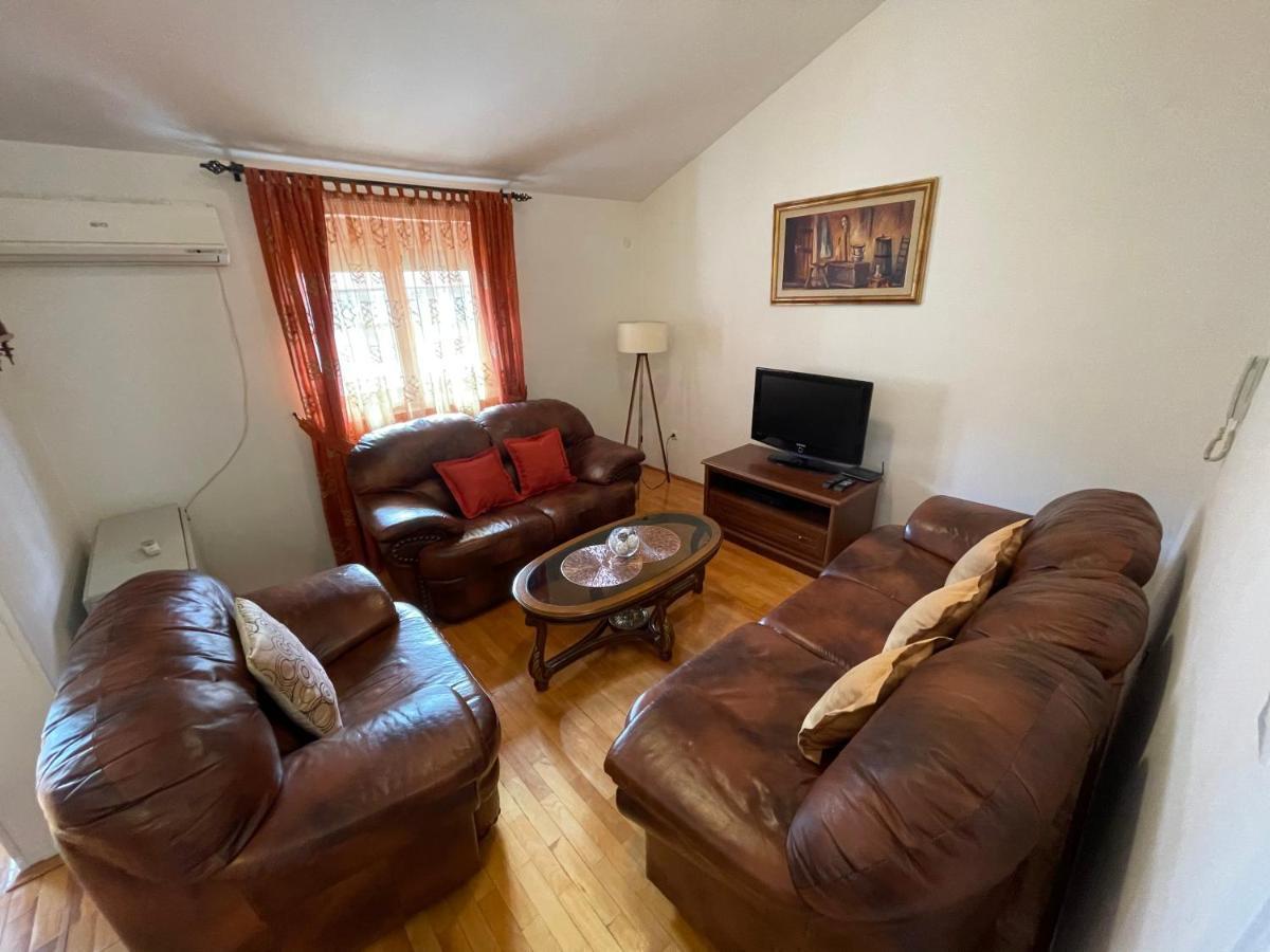 Aquarium Apartment Kotor Bagian luar foto