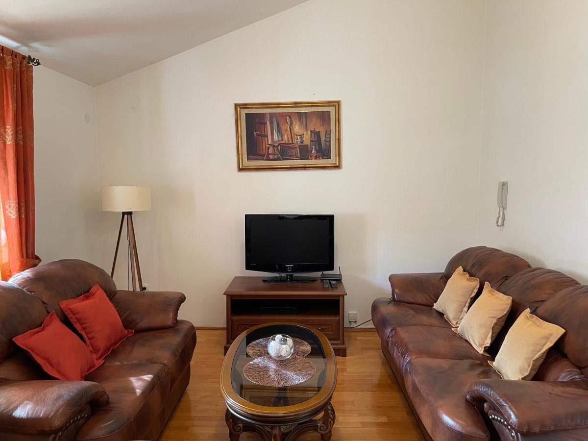 Aquarium Apartment Kotor Bagian luar foto
