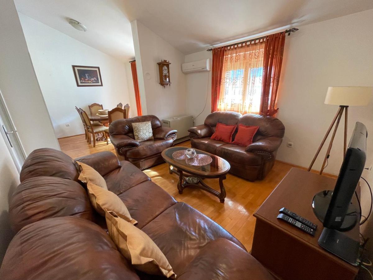 Aquarium Apartment Kotor Bagian luar foto