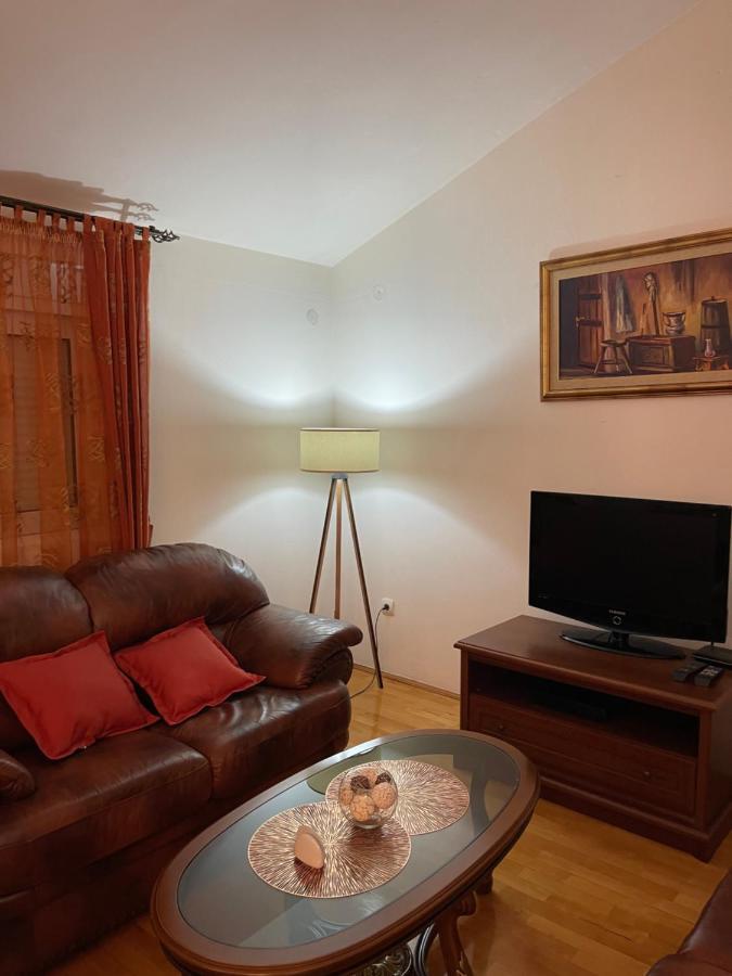 Aquarium Apartment Kotor Bagian luar foto