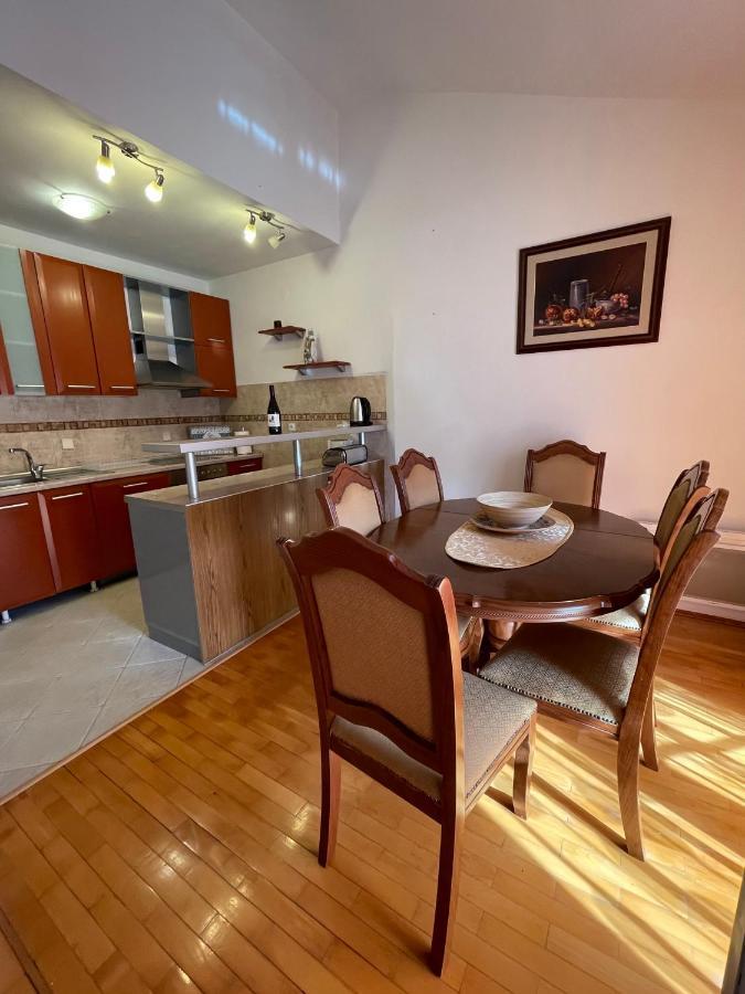 Aquarium Apartment Kotor Bagian luar foto