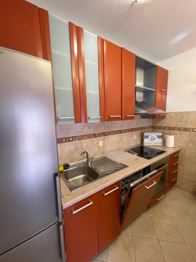 Aquarium Apartment Kotor Bagian luar foto