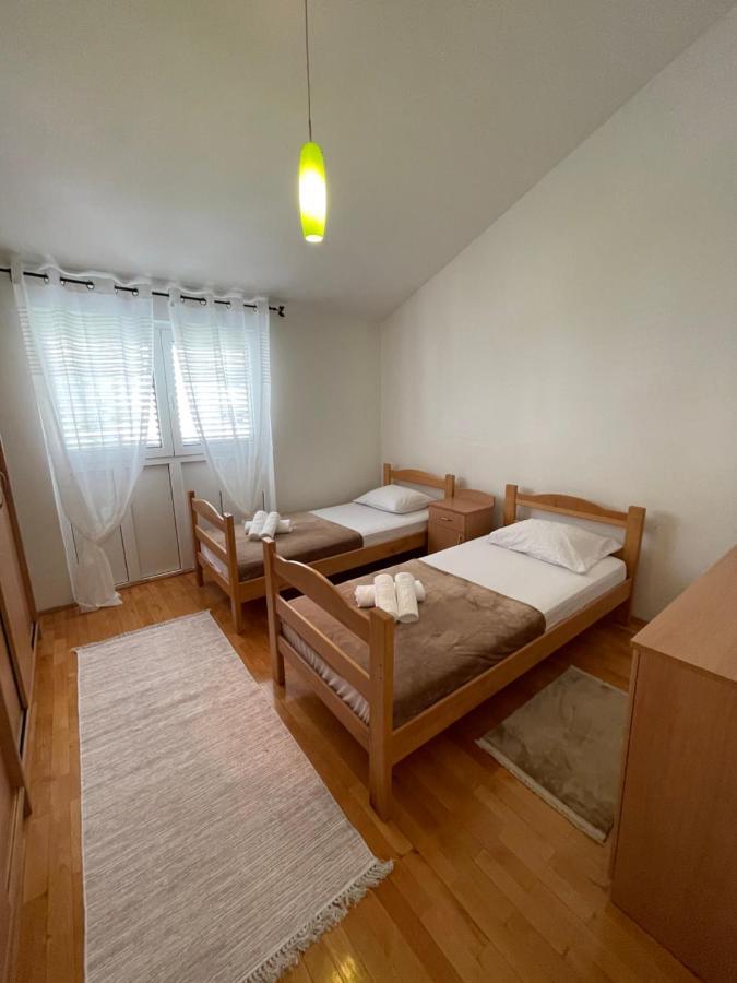 Aquarium Apartment Kotor Bagian luar foto